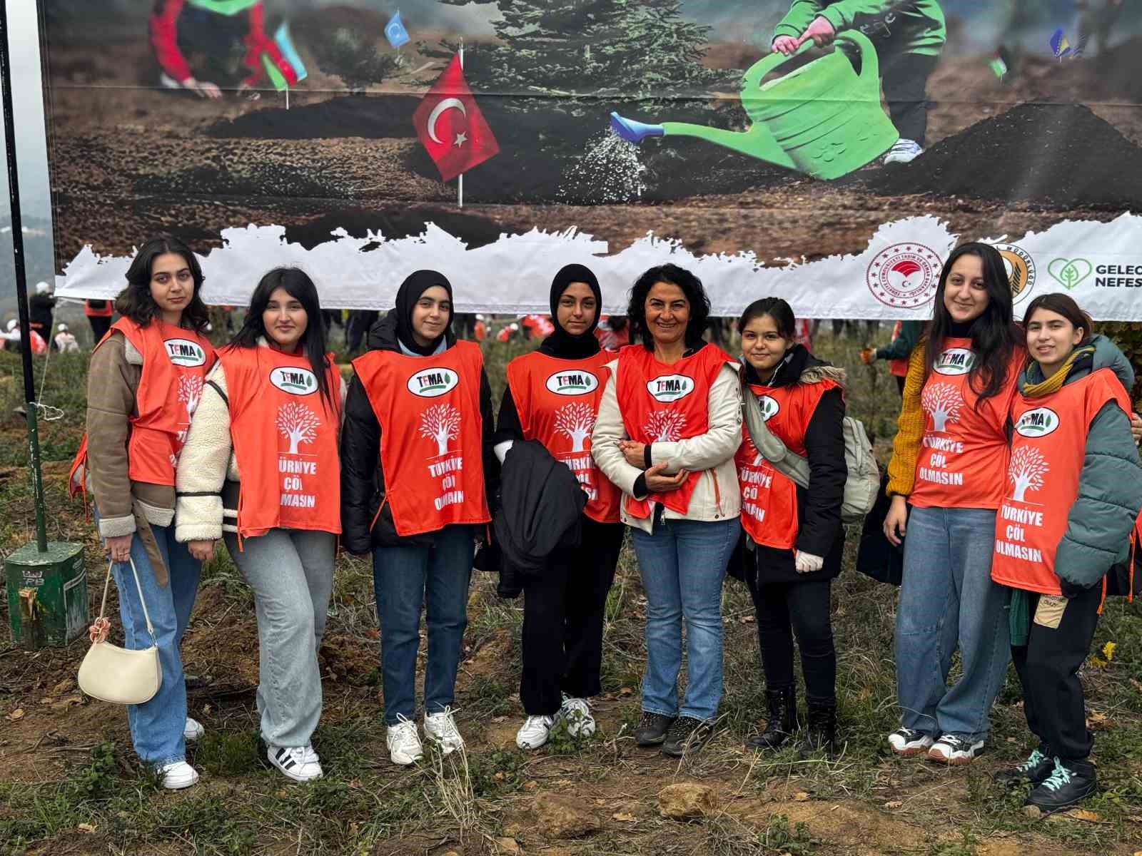 Yalova&rsquo;da 3 bin 200 fidan toprakla buluştu
