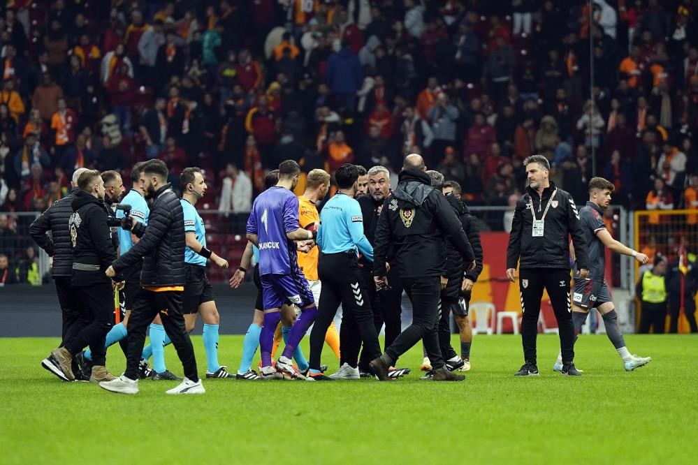Samsunspor: "Müsabaka ve VAR hakem performansları gözden geçirilmeli"
