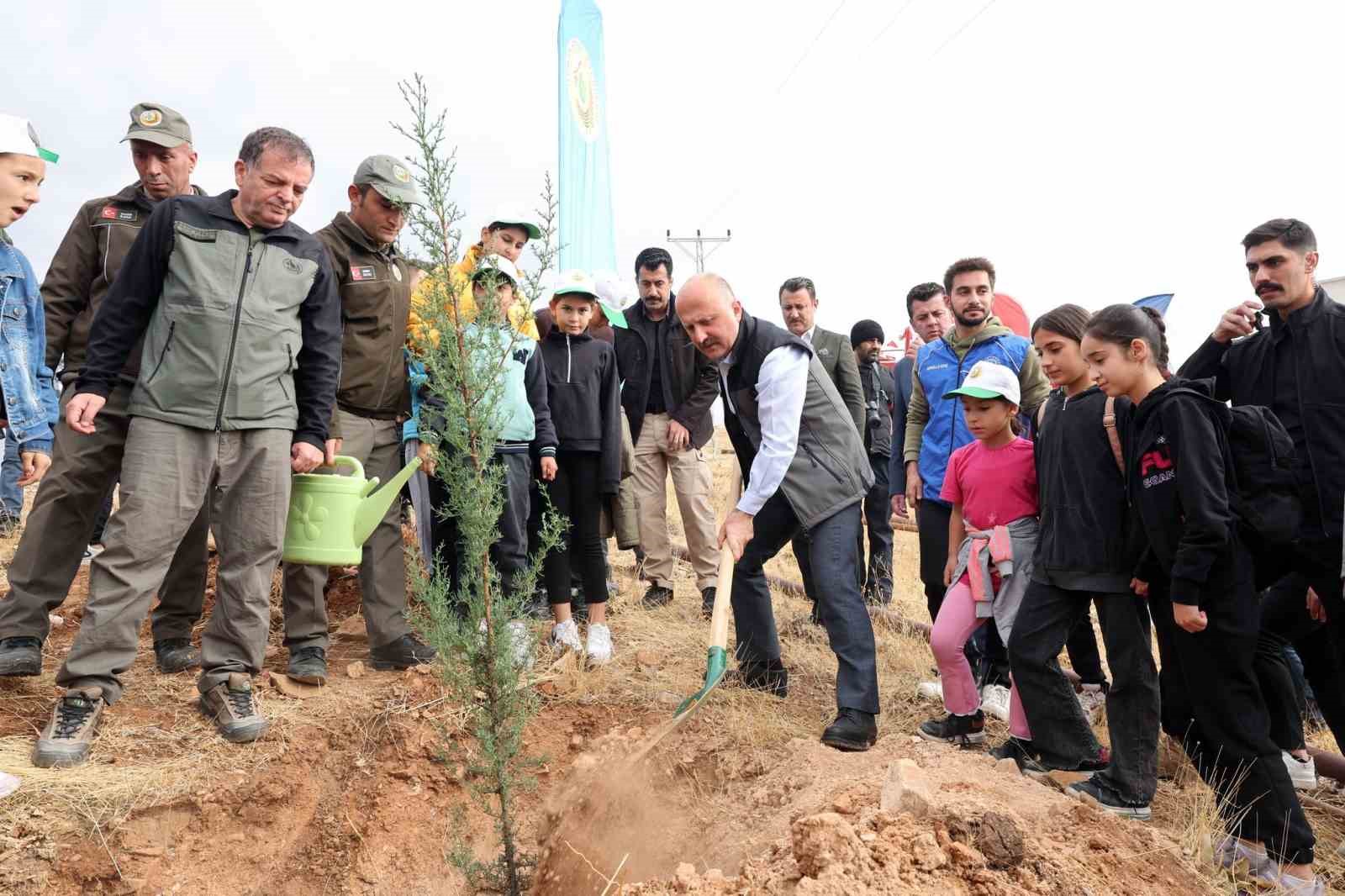 Adıyaman’da 11 bin fidan toprakla buluştu