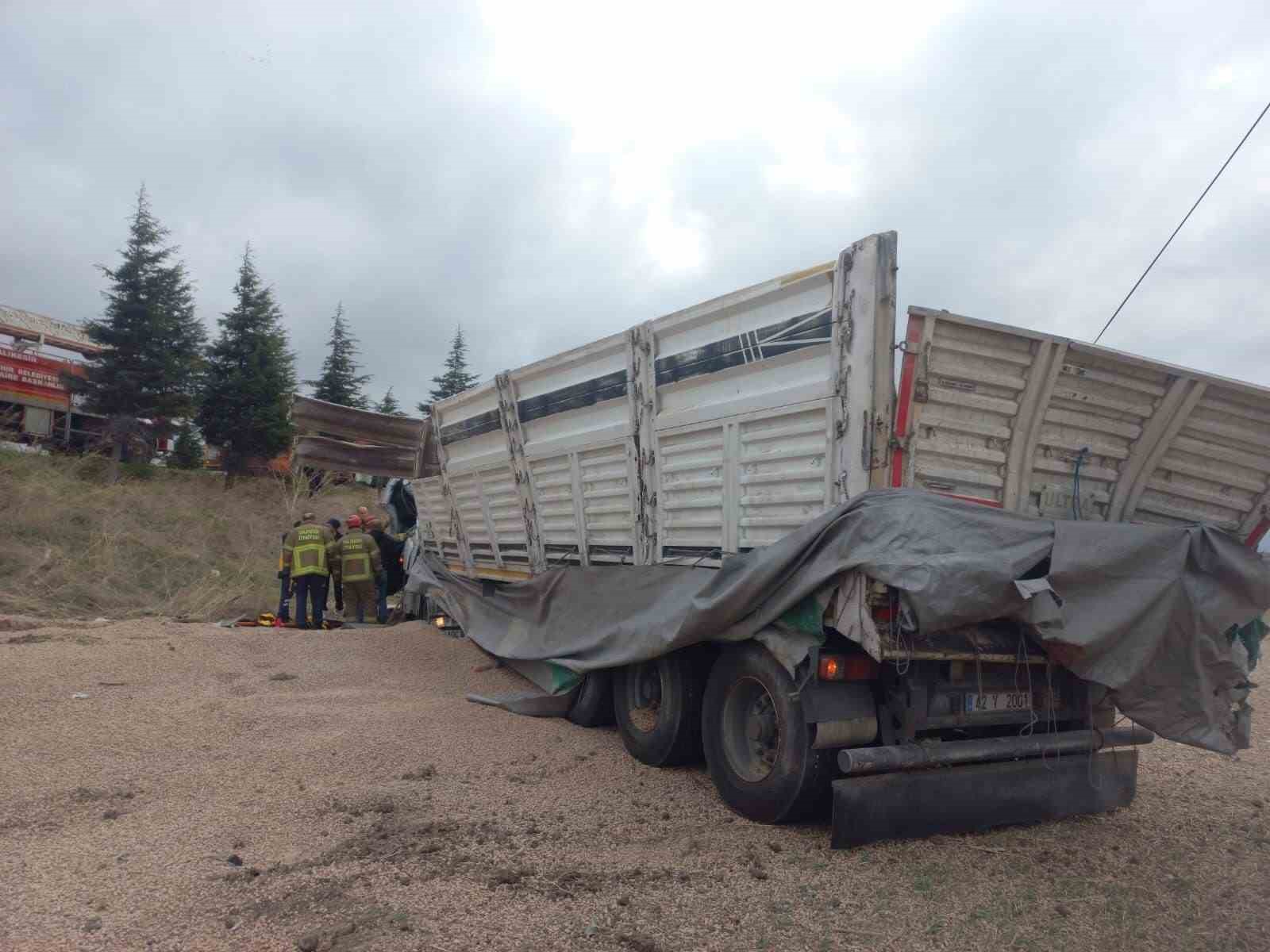 Bandırma’da trafik kazası: Sürücü sıkıştığı yerden kurtarıldı
