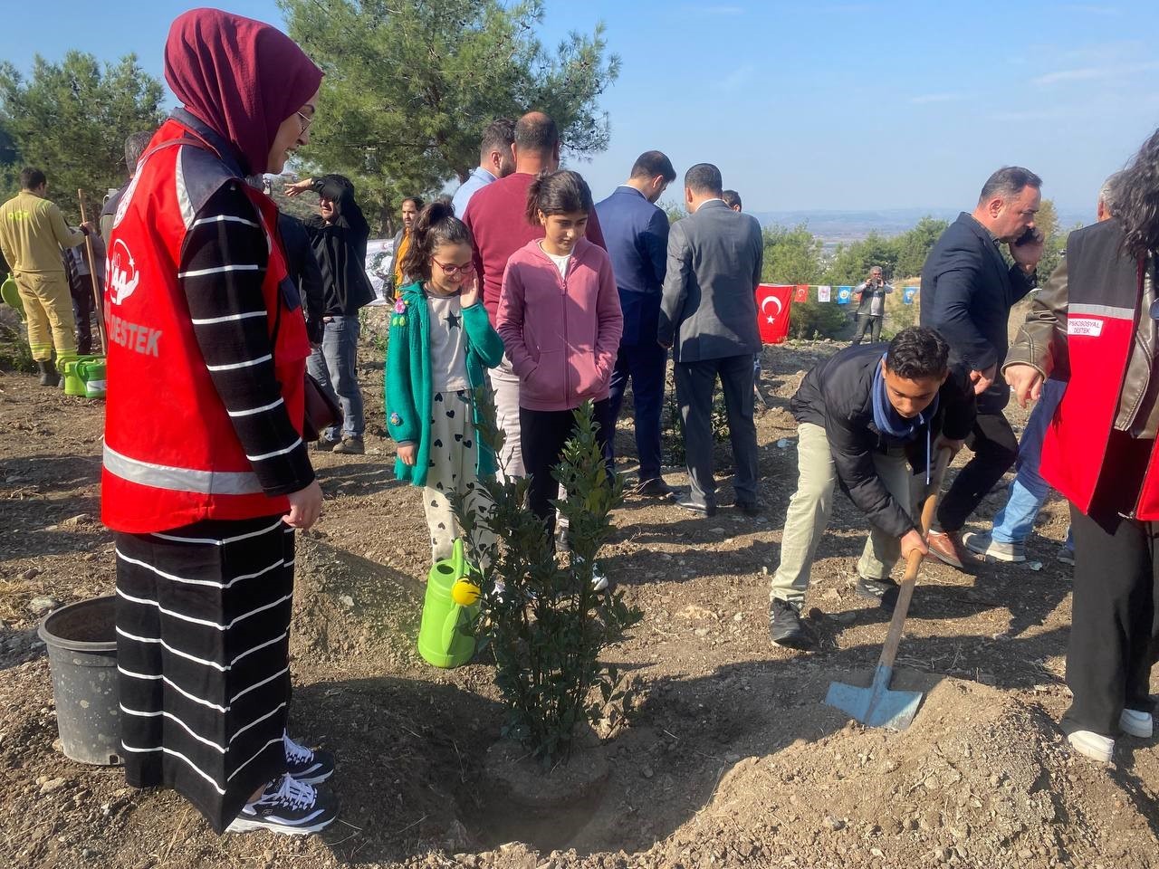 Osmaniye’de bin fidan toprakla buluşturuldu