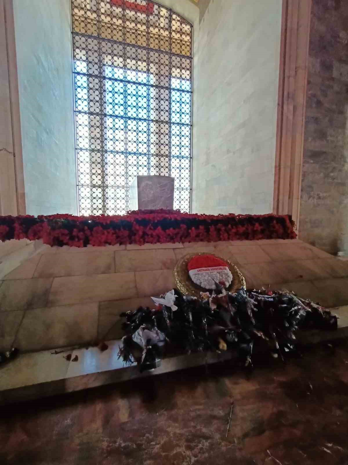 Altıeyl&uuml;l Belediyespor U12 Takımı, Ata&rsquo;nın huzuruna &ccedil;ıktı
