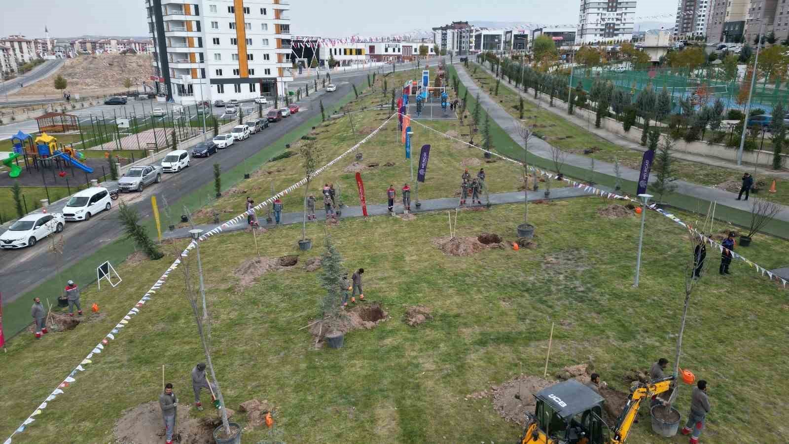 Başkan Palancıoğlu’nun yeşil projesi: “Melikgazi’de fidan değil: ağaç dikiyoruz”
