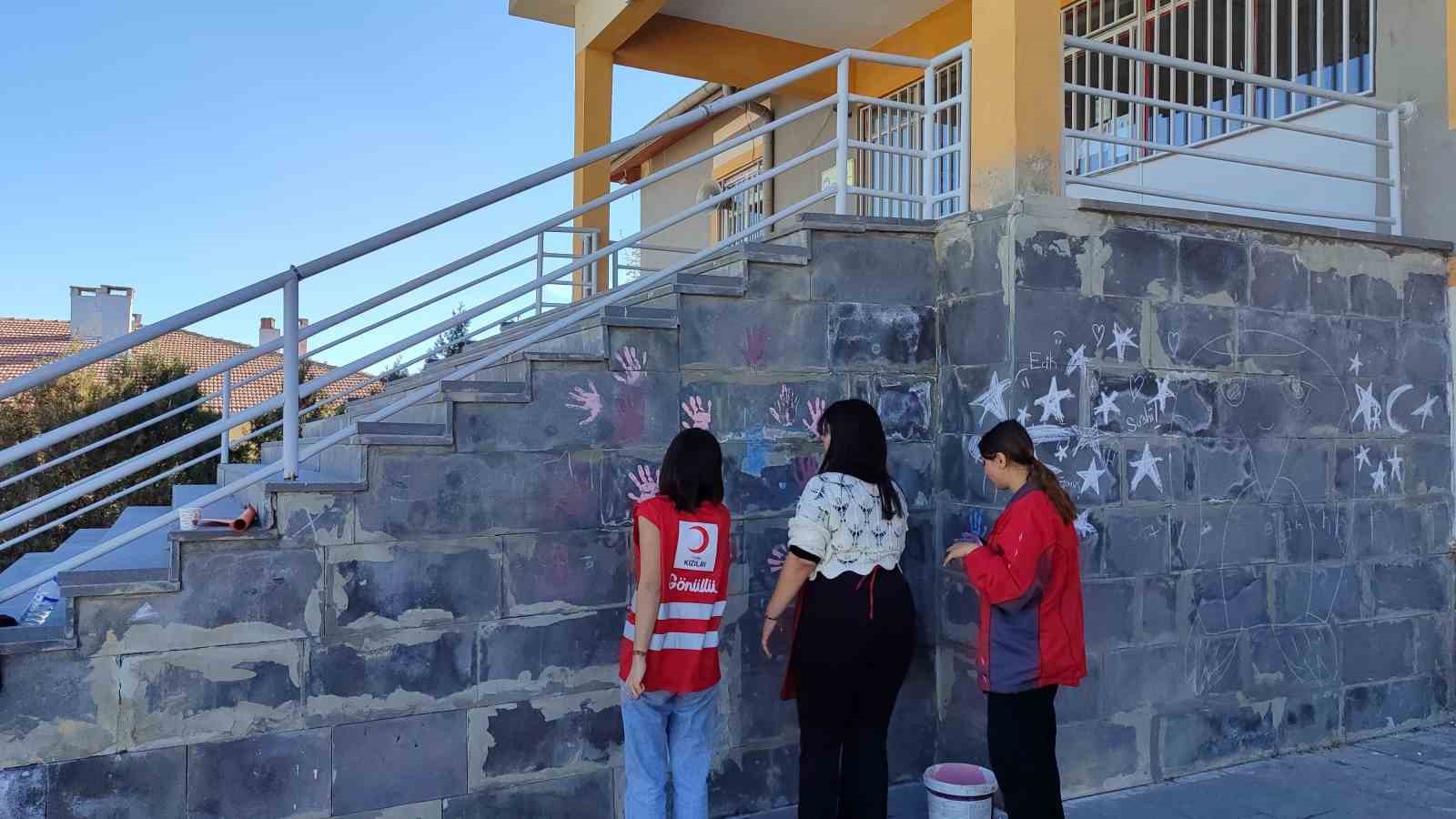 Bünyan’da okul yolları renklendirildi