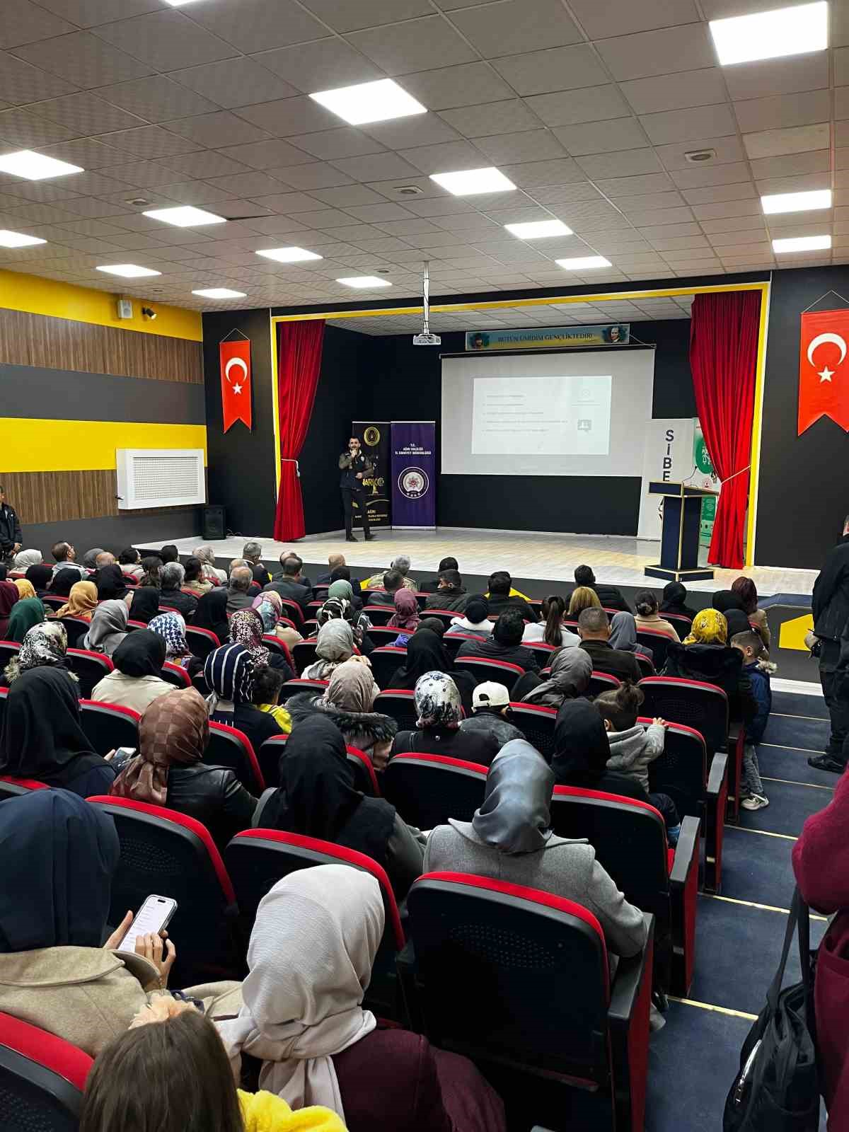 Ağrı’da "Siber Suçlarla Mücadele" konulu seminer düzenlendi
