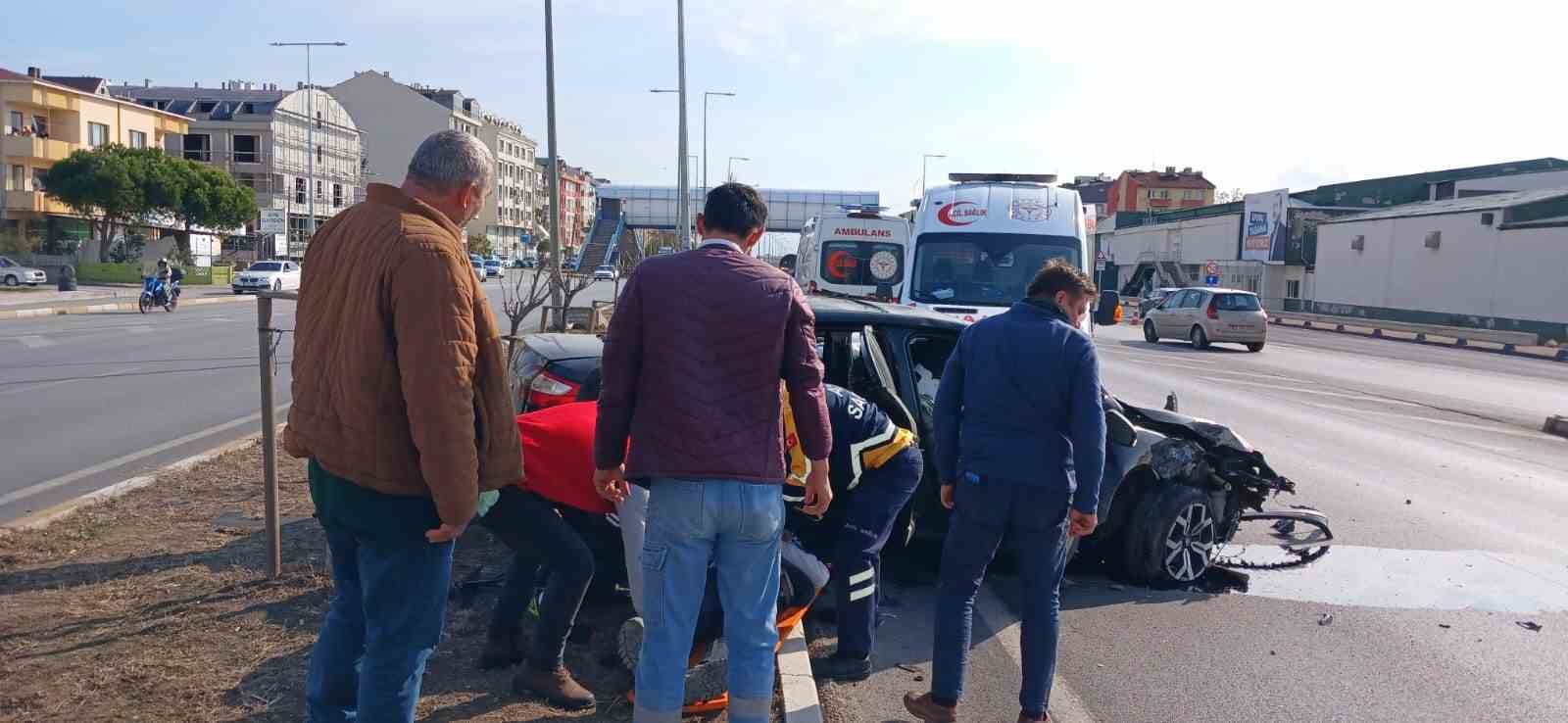 Bandırma’da trafik kazası: 3 yaralı
