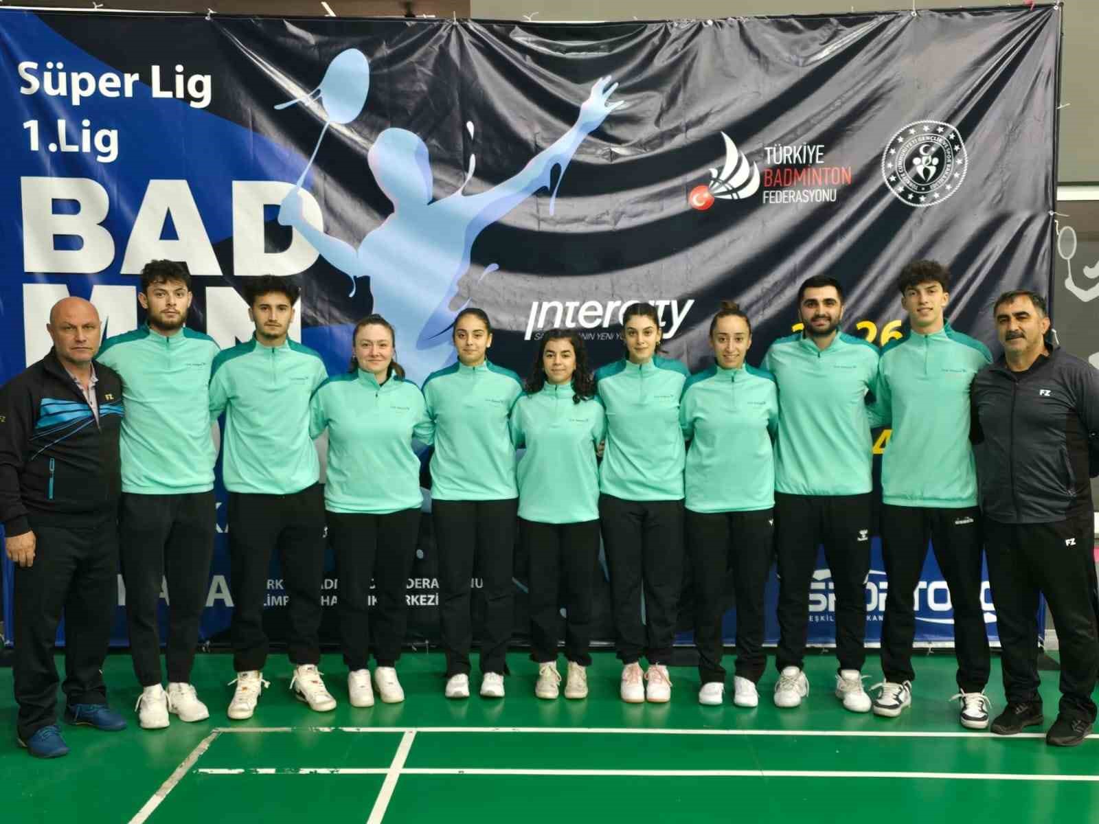 Badminton Süper Liginde Erzincan takımları zirvede
