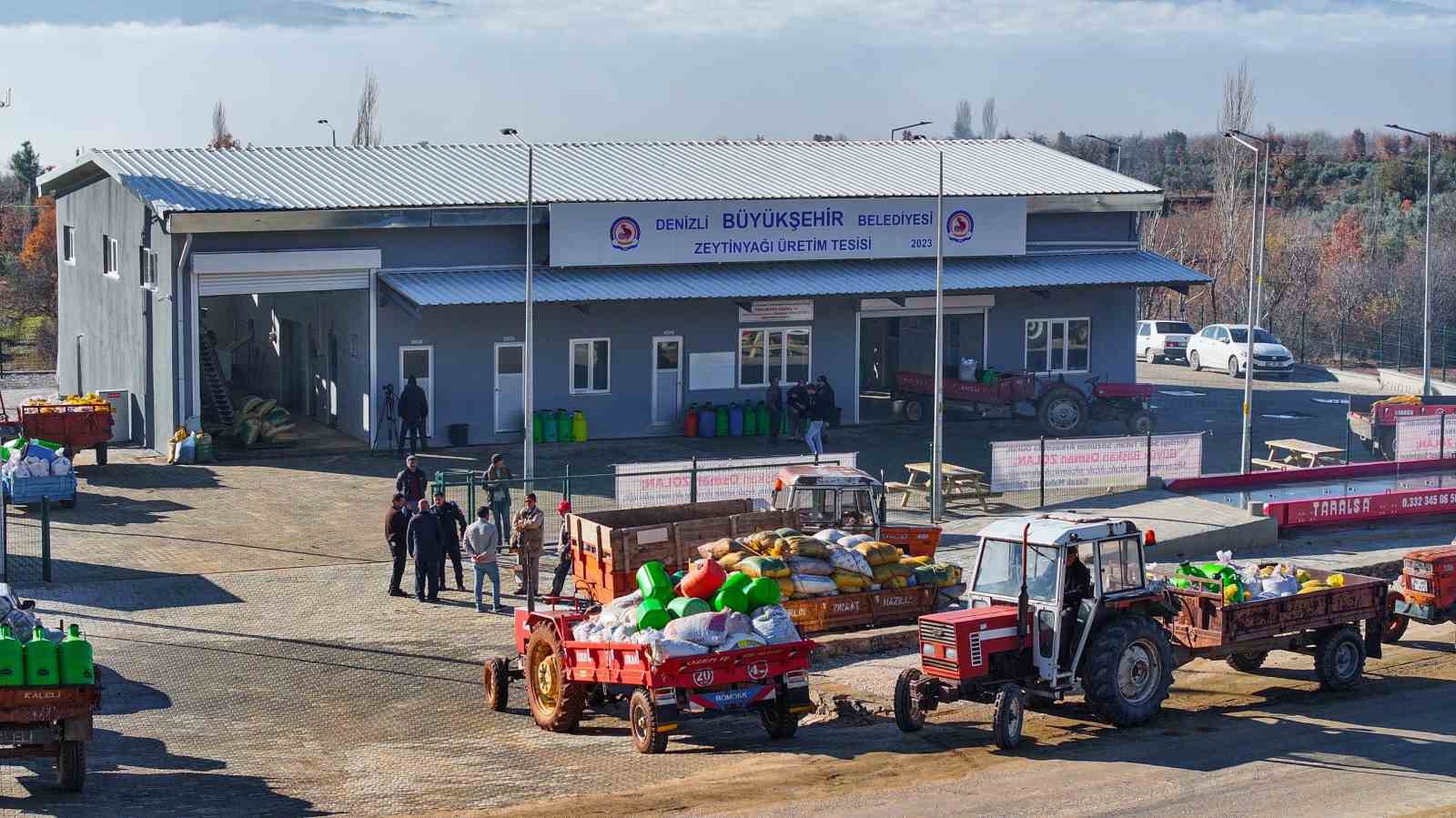 Beyağaç Belediyesinin yağ fabrikası zeytincilerin hizmetine açıldı
