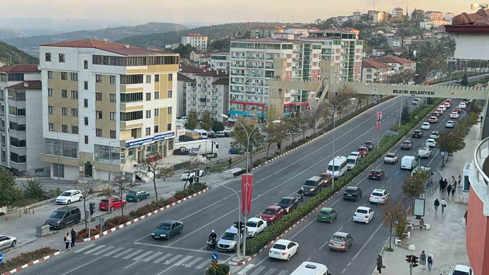 Bilecik ara&ccedil; trafiğinden yaşanmaz bir şehir haline geldi
