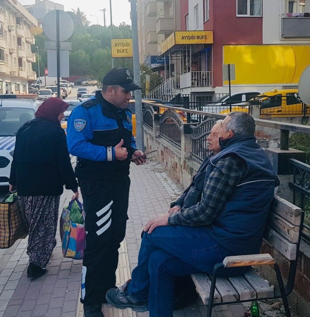Bilecik&rsquo;te Emniyet ekipleri vatandaşları bilgilendirdi
