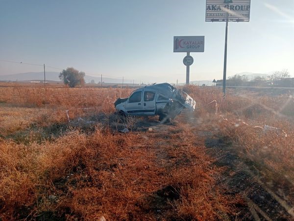 Burdur’da hafif ticari araç takla attı, 21 yaşındaki genç kız yaşamını yitirdi