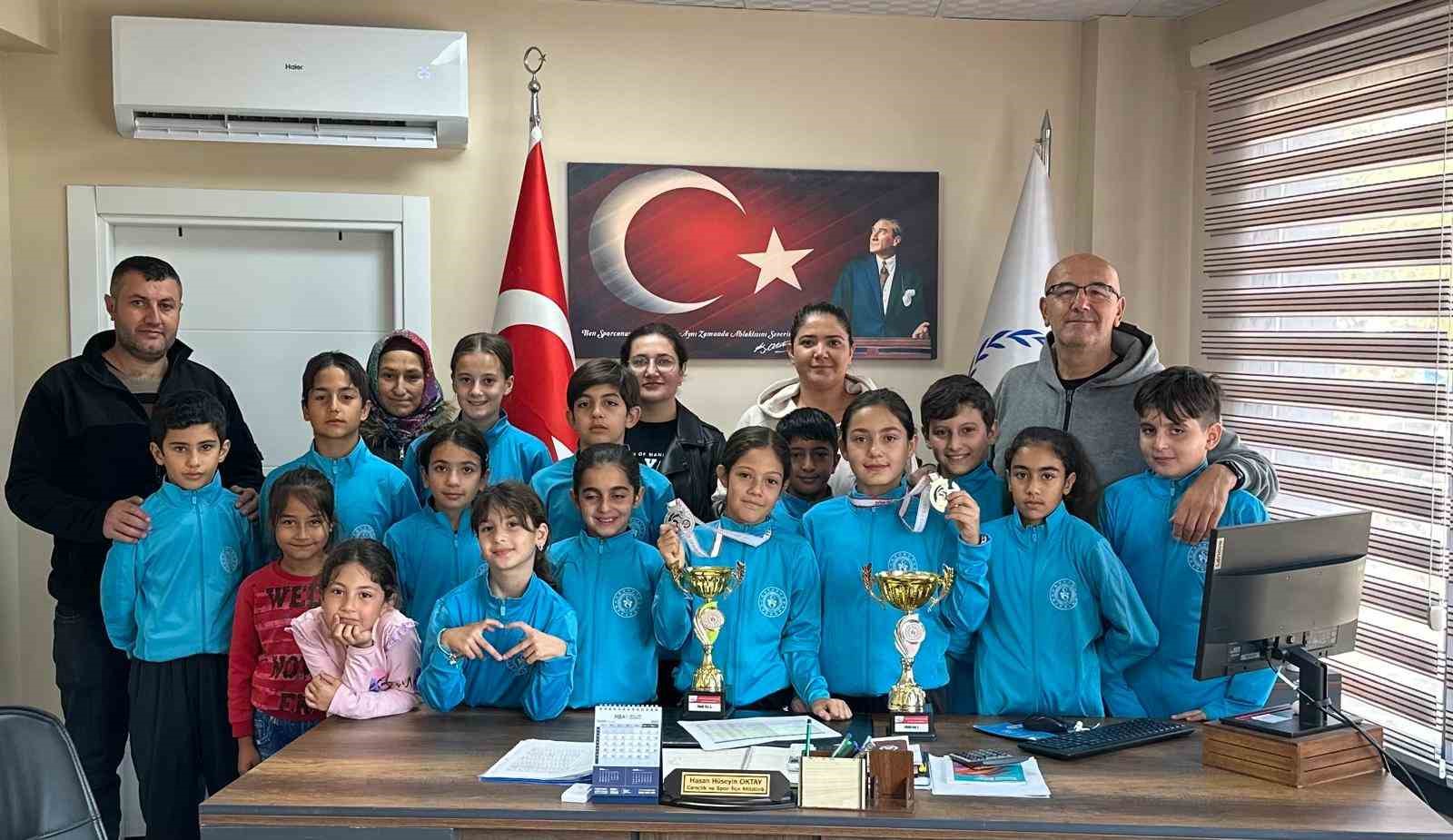 Akhisar’ın gururu oldular