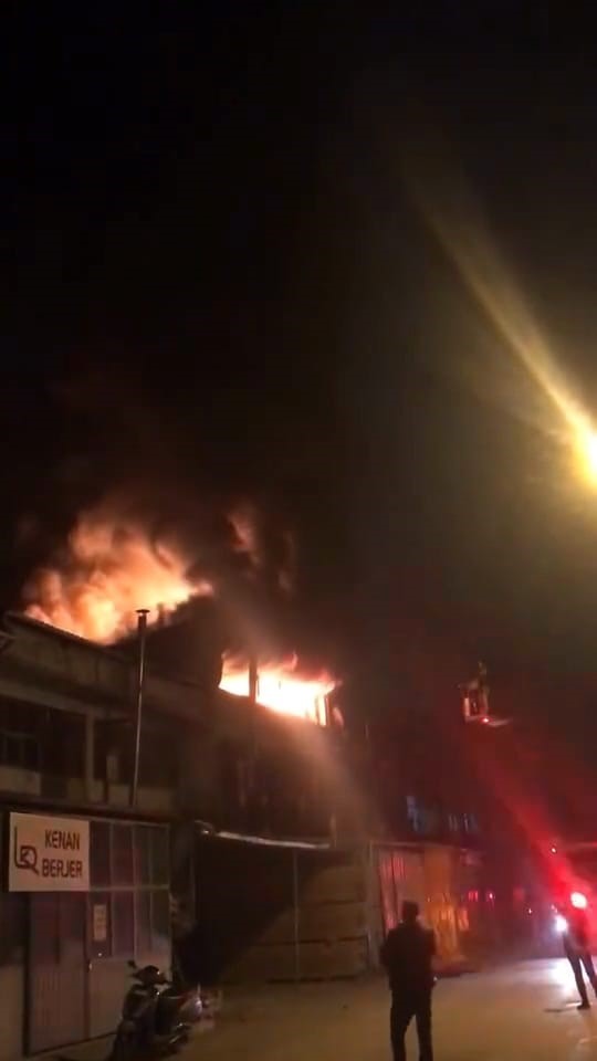 Bursa&rsquo;da korkutan yangın büyümeden söndürüldü