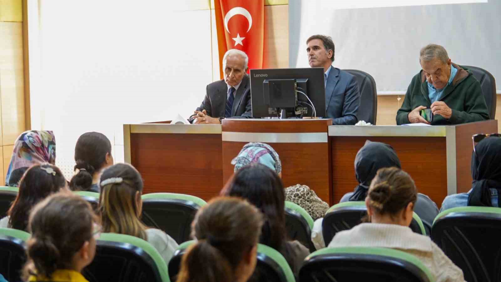 Tarsus’ta ’İpek Böcekçiliği Yetiştiriciliği’ semineri’ düzenlendi