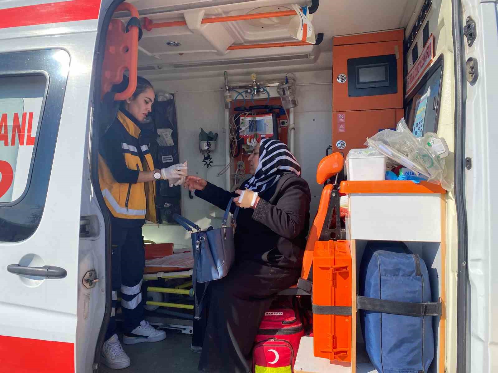 Elazığ’da halk otobüsü ile tır çarpıştı: 6 yaralı