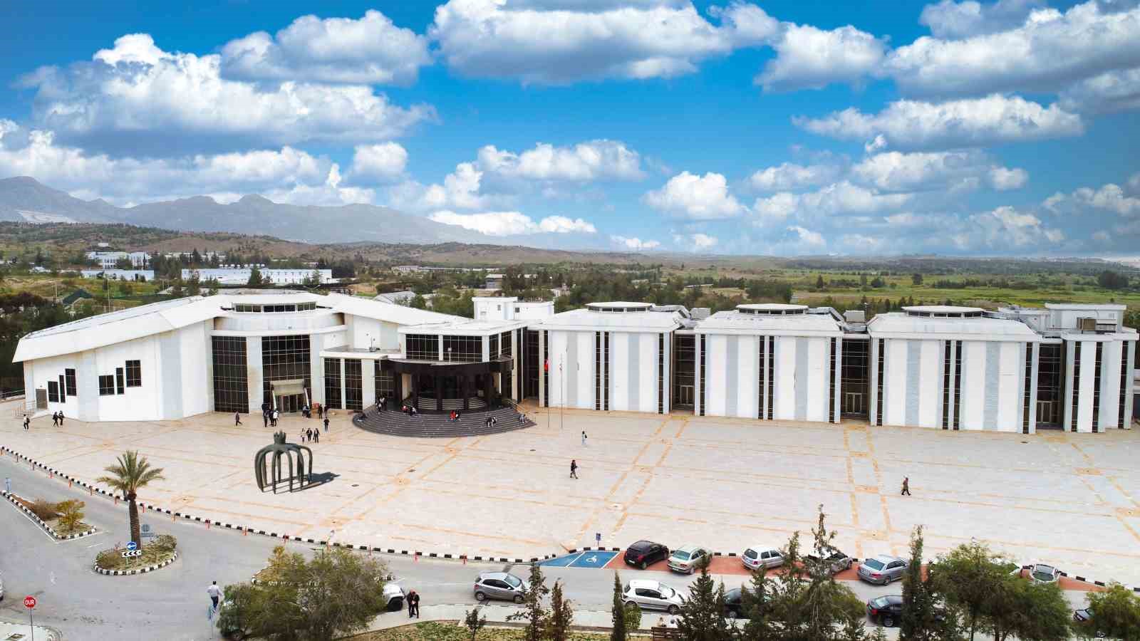 YD&Uuml;, temel bilimlerde d&uuml;nyanın en iyi &uuml;niversiteleri arasında
