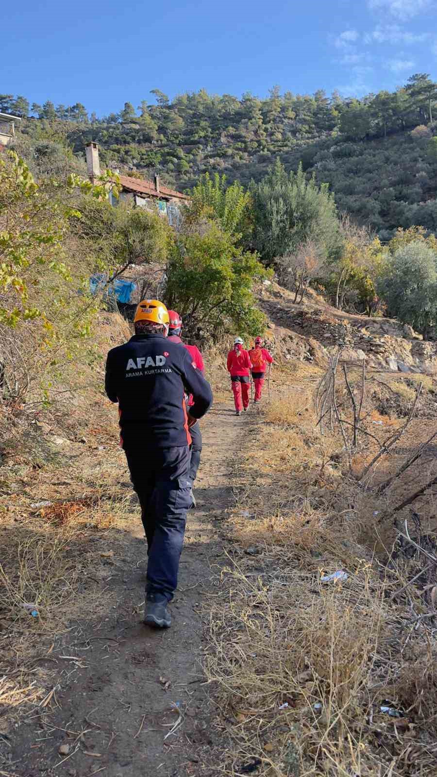 Alzheimer hastası 90 yaşındaki kayıp kadın her yerde aranıyor
