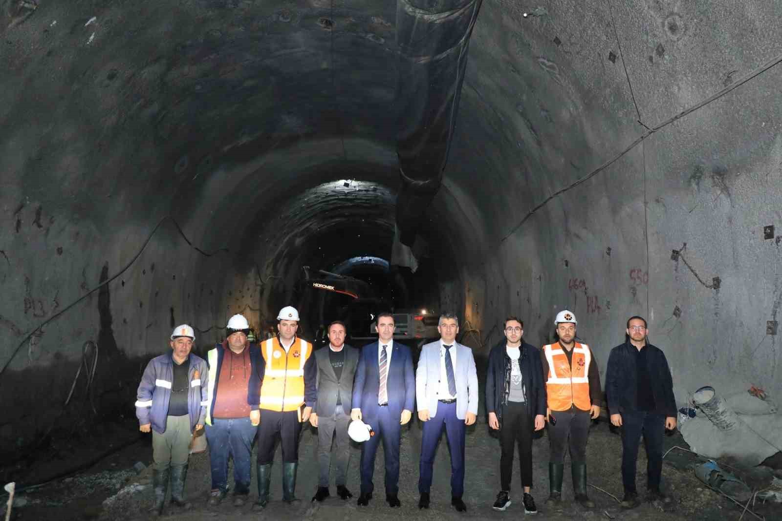 Vali Karakaya’dan Tatvan’daki çalışmaları denetledi