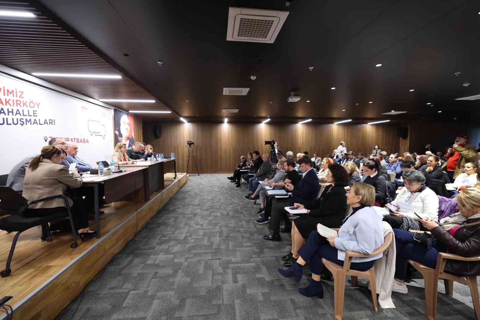 Bakırköy Belediye başkanı Zuhuratbaba Mahallesi sakinleriyle bir araya geldi