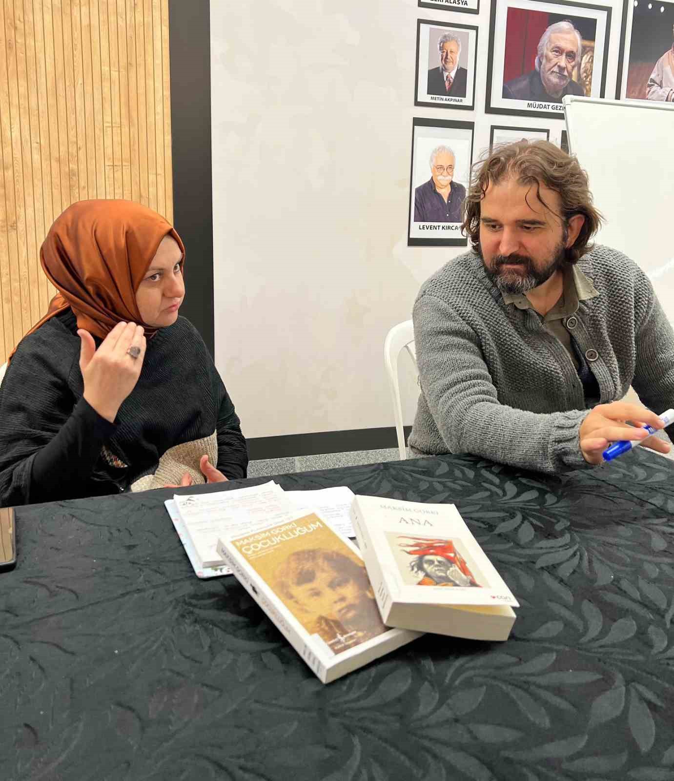 Maksim Gorki’nin eserlerine ve hayatına bakış
