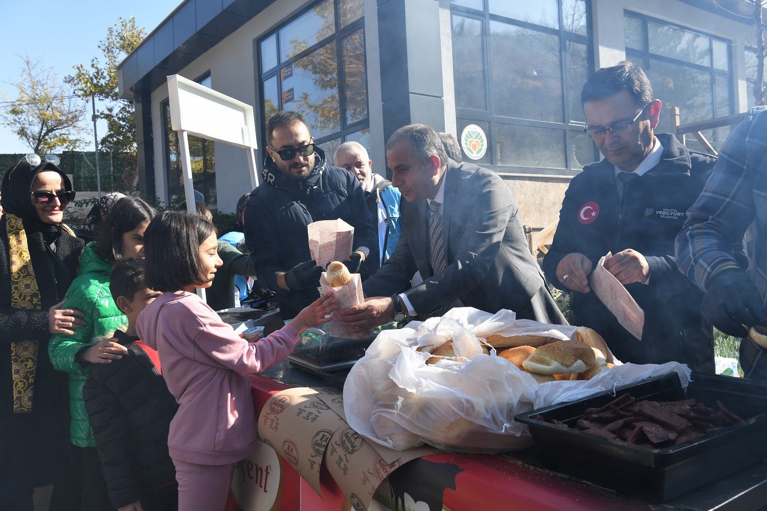 Yeşilyurt Belediyesi çocukları pikniğe götürdü
