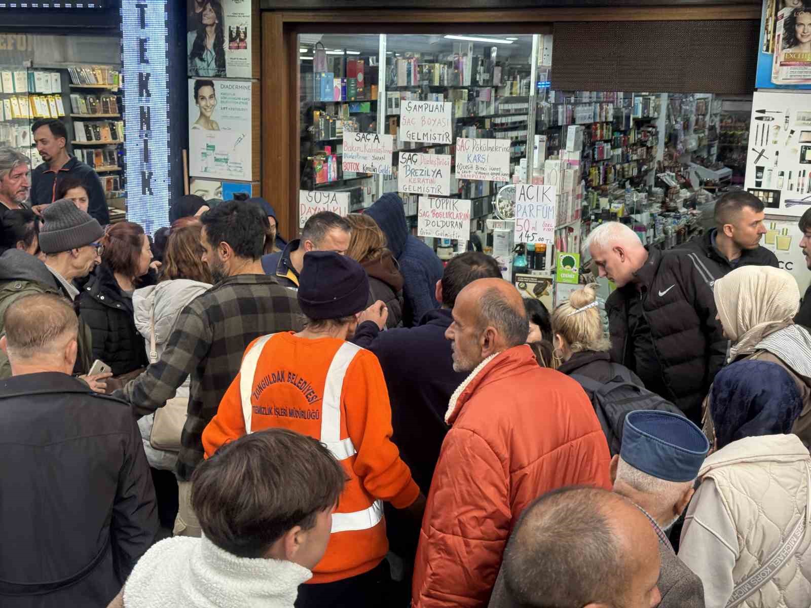 Eski sevgilisi ve kardeşini sokak ortasında bıçakladı
