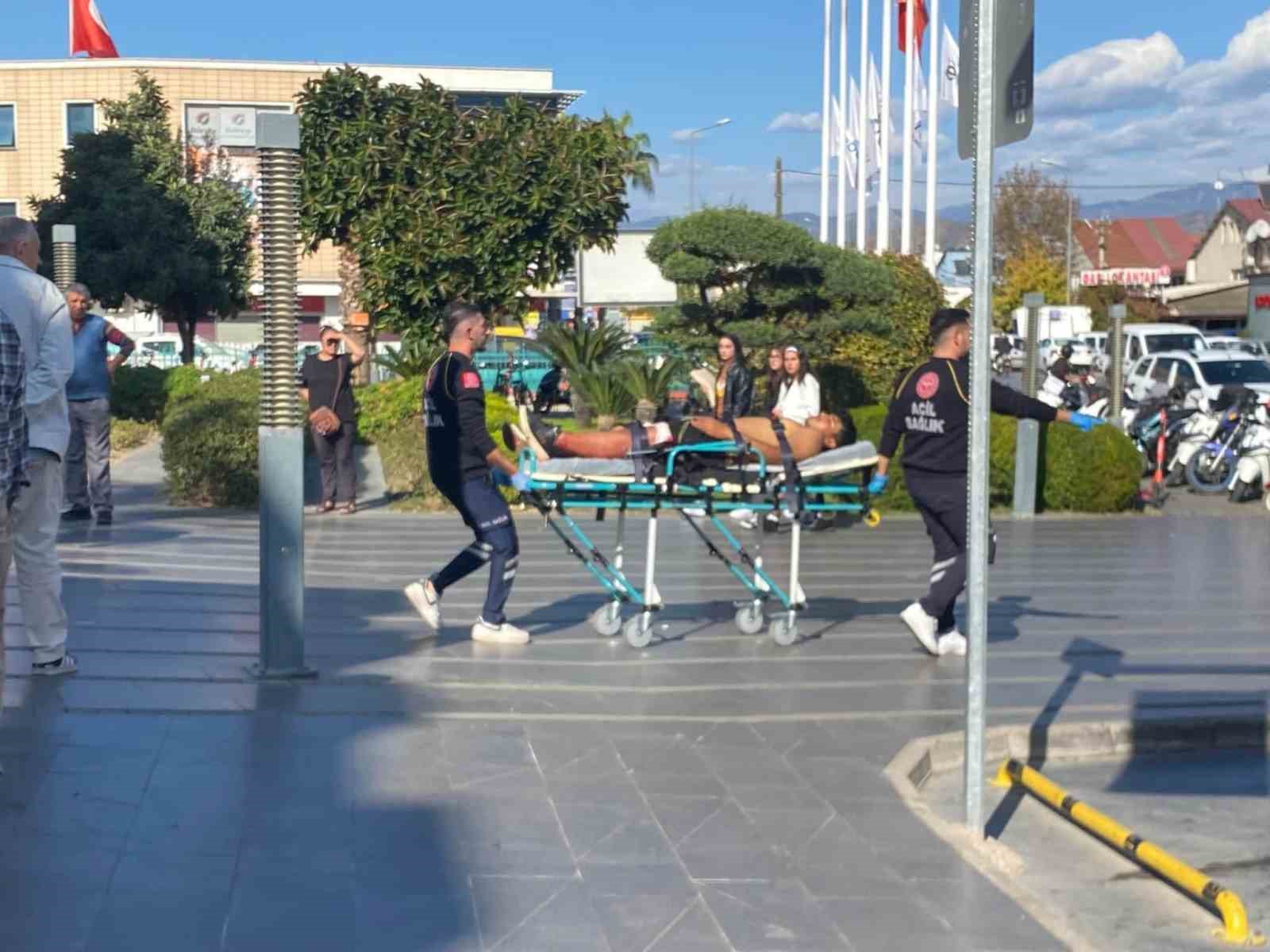 "Kızlara neden bakıyorsun" diyerek bıçakladı: 1 yaralı
