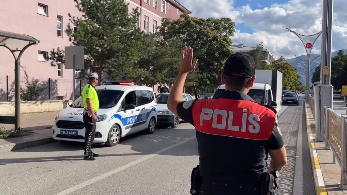 Erzincan’da 23 yıl 10 ay hapis cezası bulunan 23 şahıs yakalandı