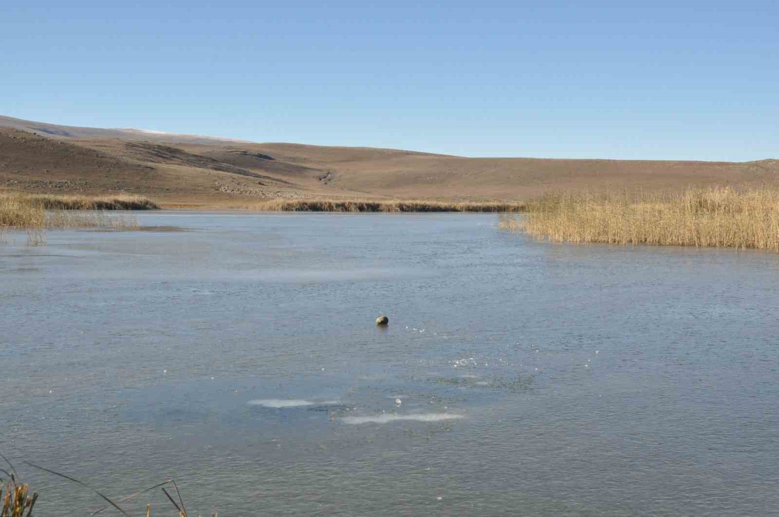 Kars’ta soğuktan Lavaş Gölü dondu
