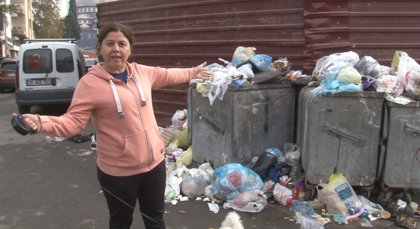 Buca’nın caddeleri çöp ve kokudan geçilmiyor