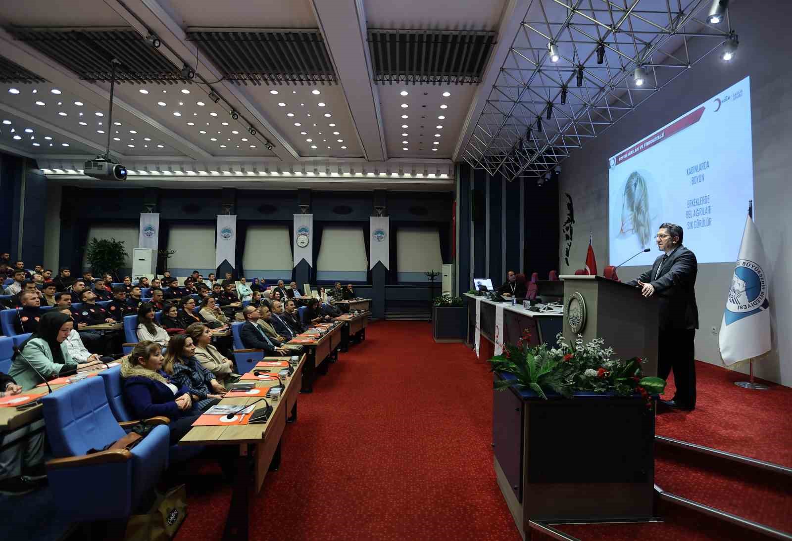 Büyükşehir personeline ’boyun ve sırt ağrıları’ eğitimi