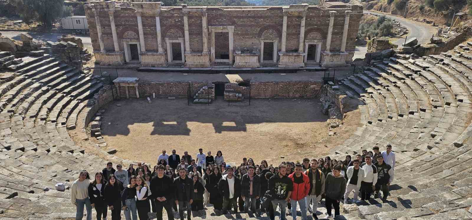 Sultanhisar’da öğrencilerden tarihi gezi