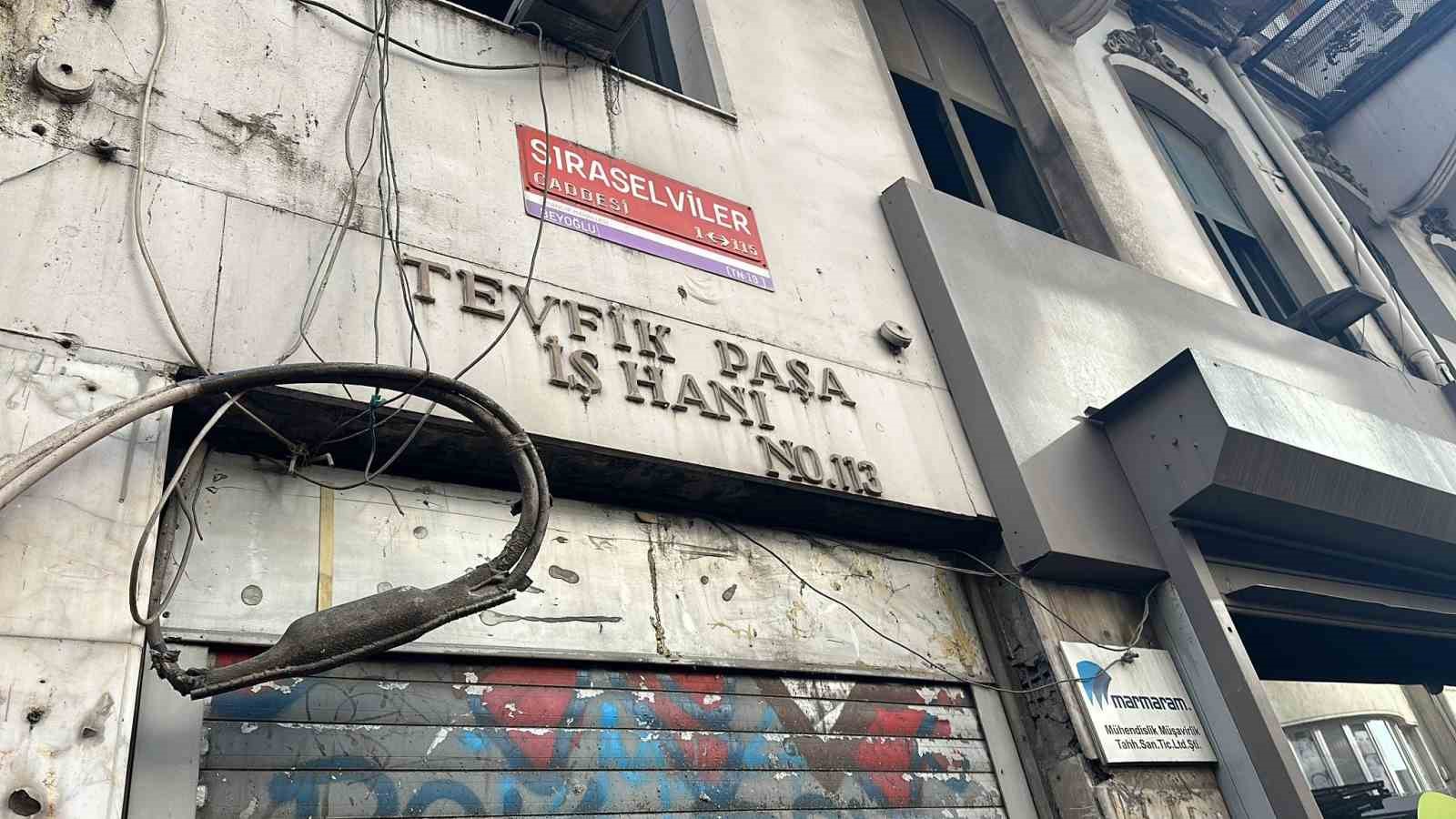 Beyoğlu’nda şüpheli ölüm, mühürlü asansörün altında bir kişinin cansız bedeni bulundu