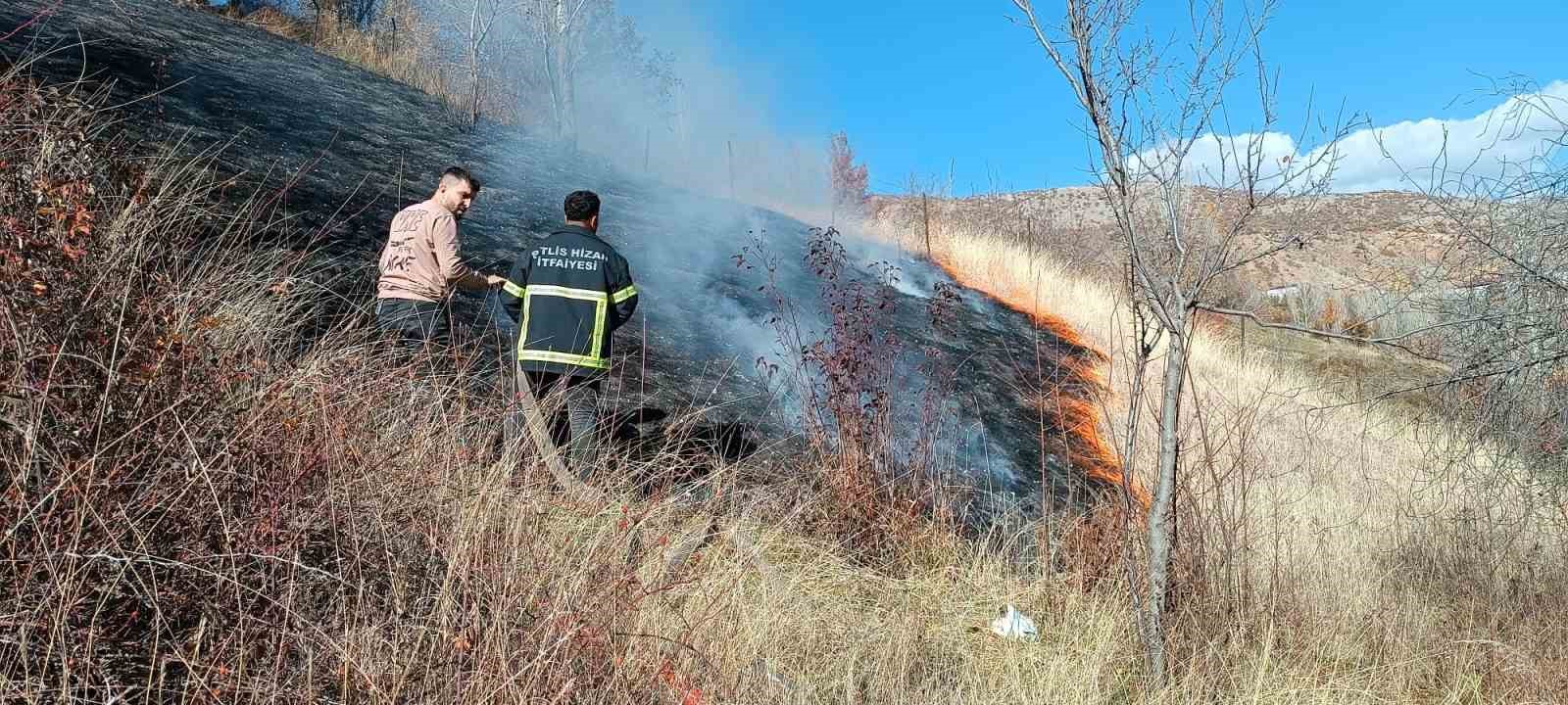 Hizan’da kuru ot yangını büyümeden söndürüldü
