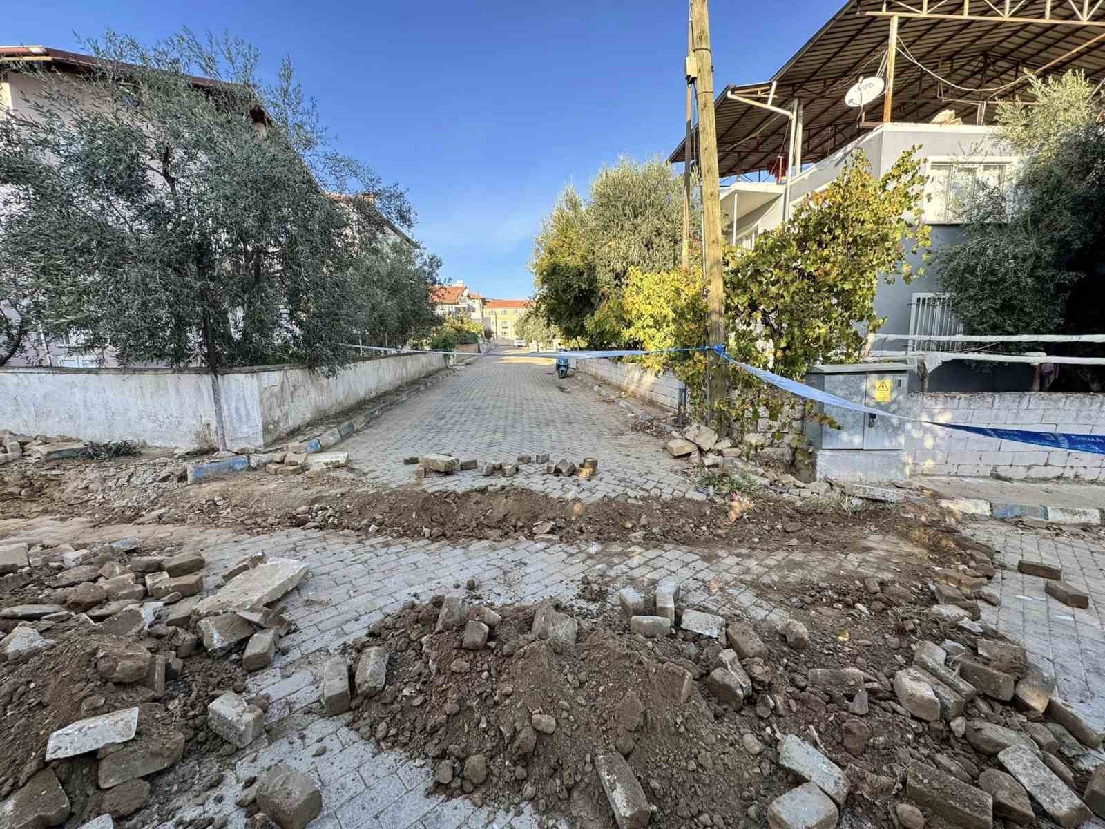 Karacasu’da yollar bakıma alındı