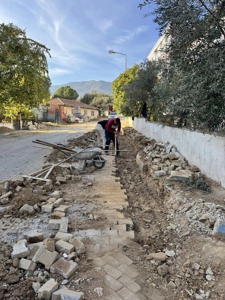 Karacasu’da yollar bakıma alındı
