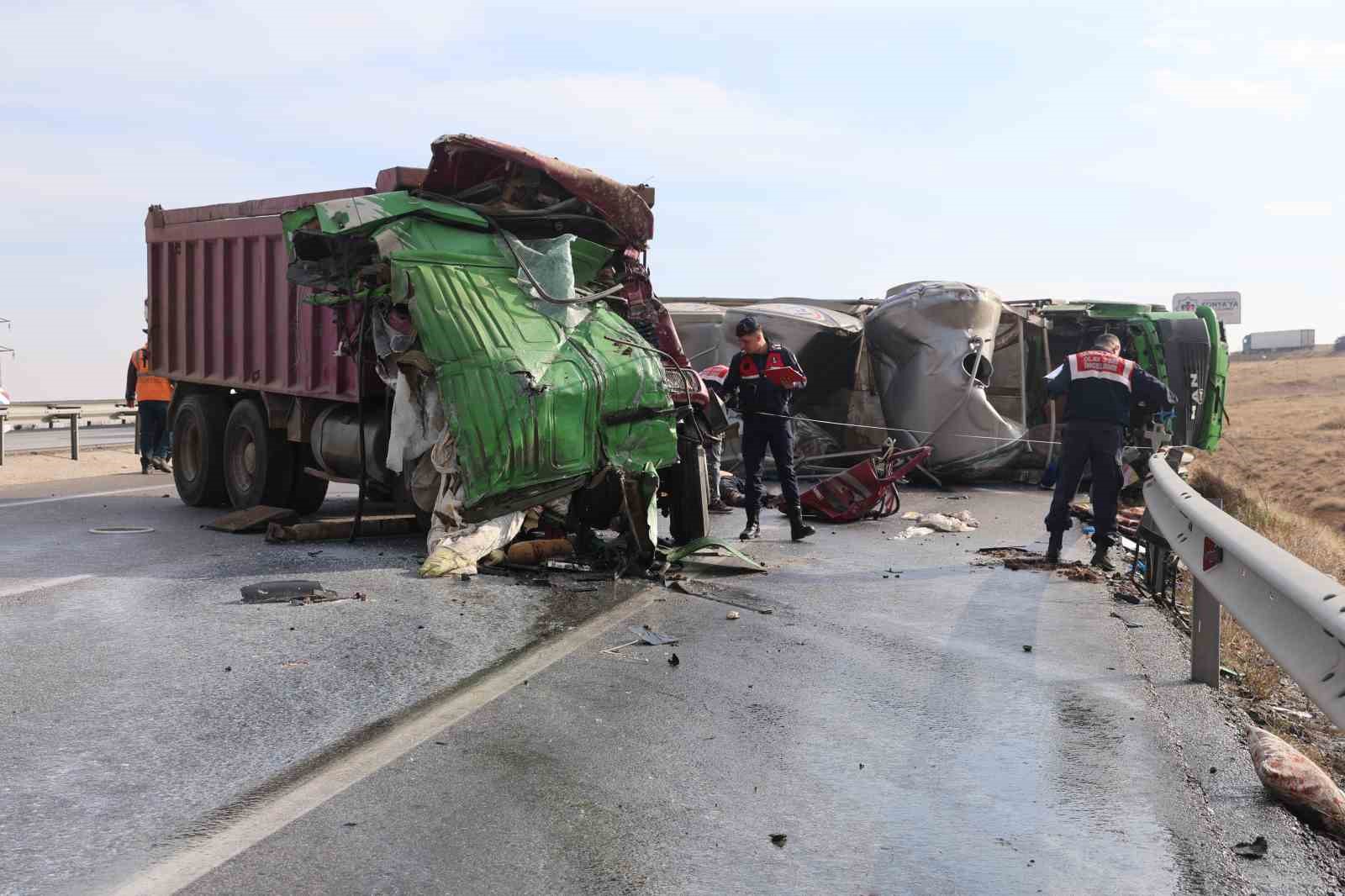 Kamyonların kafa kafaya çarpıştığı kazada hayatını kaybeden sürücülerin kimlikleri belli oldu
