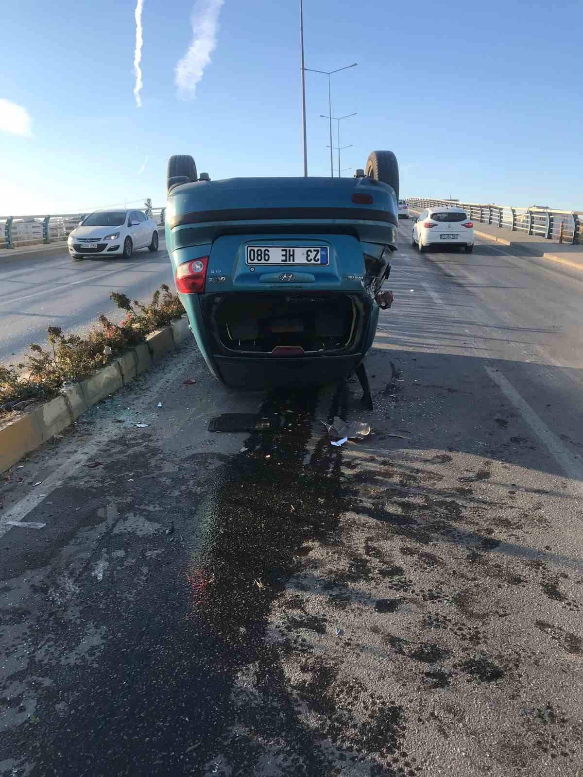 Elazığ’da otomobil takla attı: 2 yaralı
