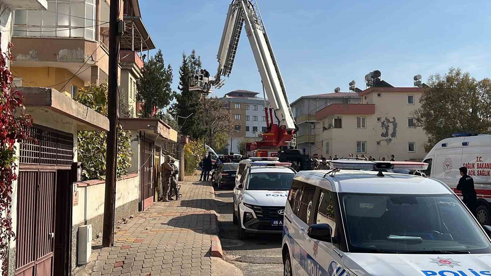 Kahramanmaraş’ta rehin alınan aileyi özel harekat polisi kurtardı