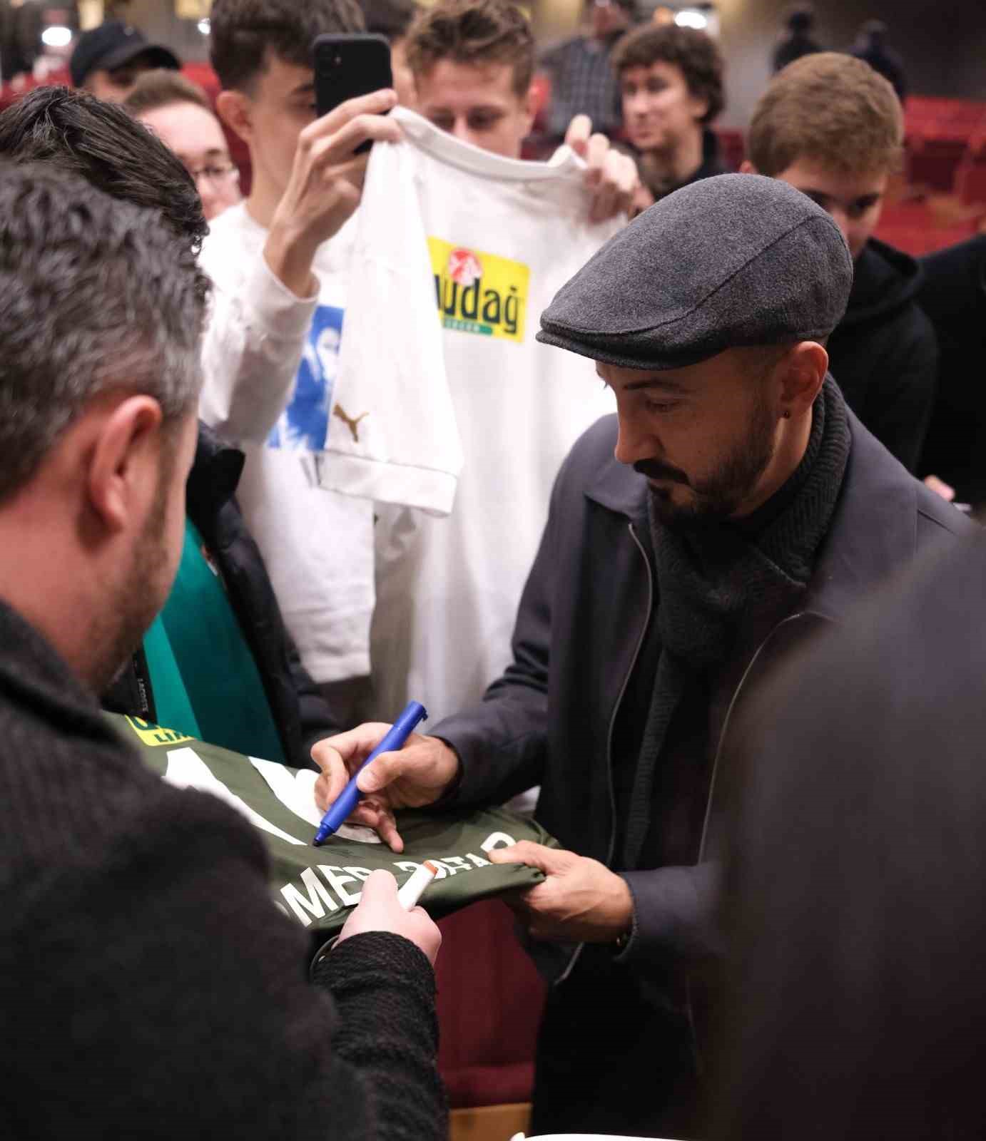 Bursaspor Başkanı Enes &Ccedil;elik, Mudanya &Uuml;niversitesinde &ouml;ğrencilerle buluştu
