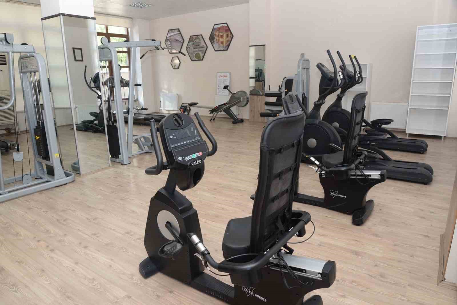 Boz&uuml;y&uuml;k Belediyesi Spor Salonlarına başvurular devam ediyor
