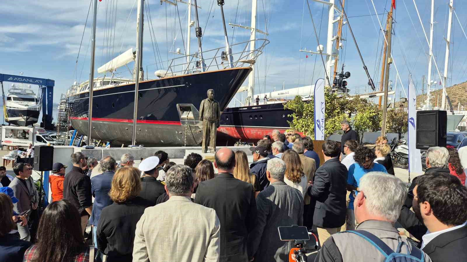 Bodrum’da "Guletlerin Babası" anısına heykel yapıldı
