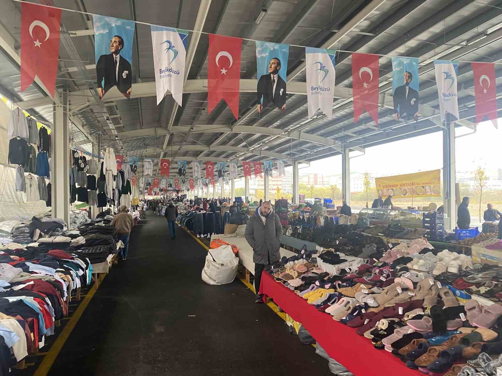 Beylikdüzü’nde Barış Mahallesi Kapalı Pazar Yeri’nin açılışı gerçekleştirildi