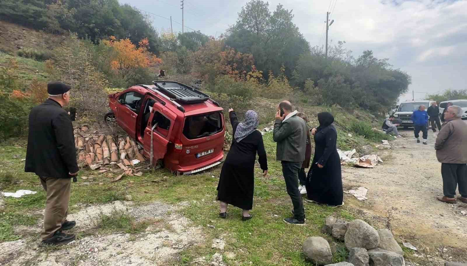 Dedesinin ticari aracını kaçıran çocuk şarampole uçarak hastanelik oldu