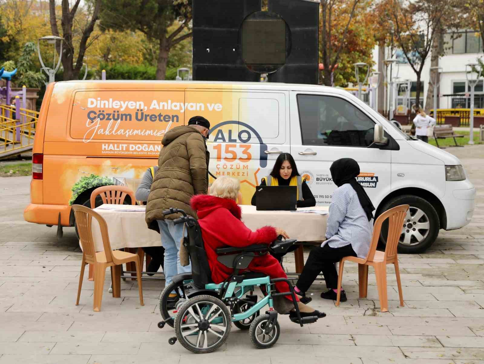 Büyükşehir Bafra’da vatandaşın sesine kulak veriyor
