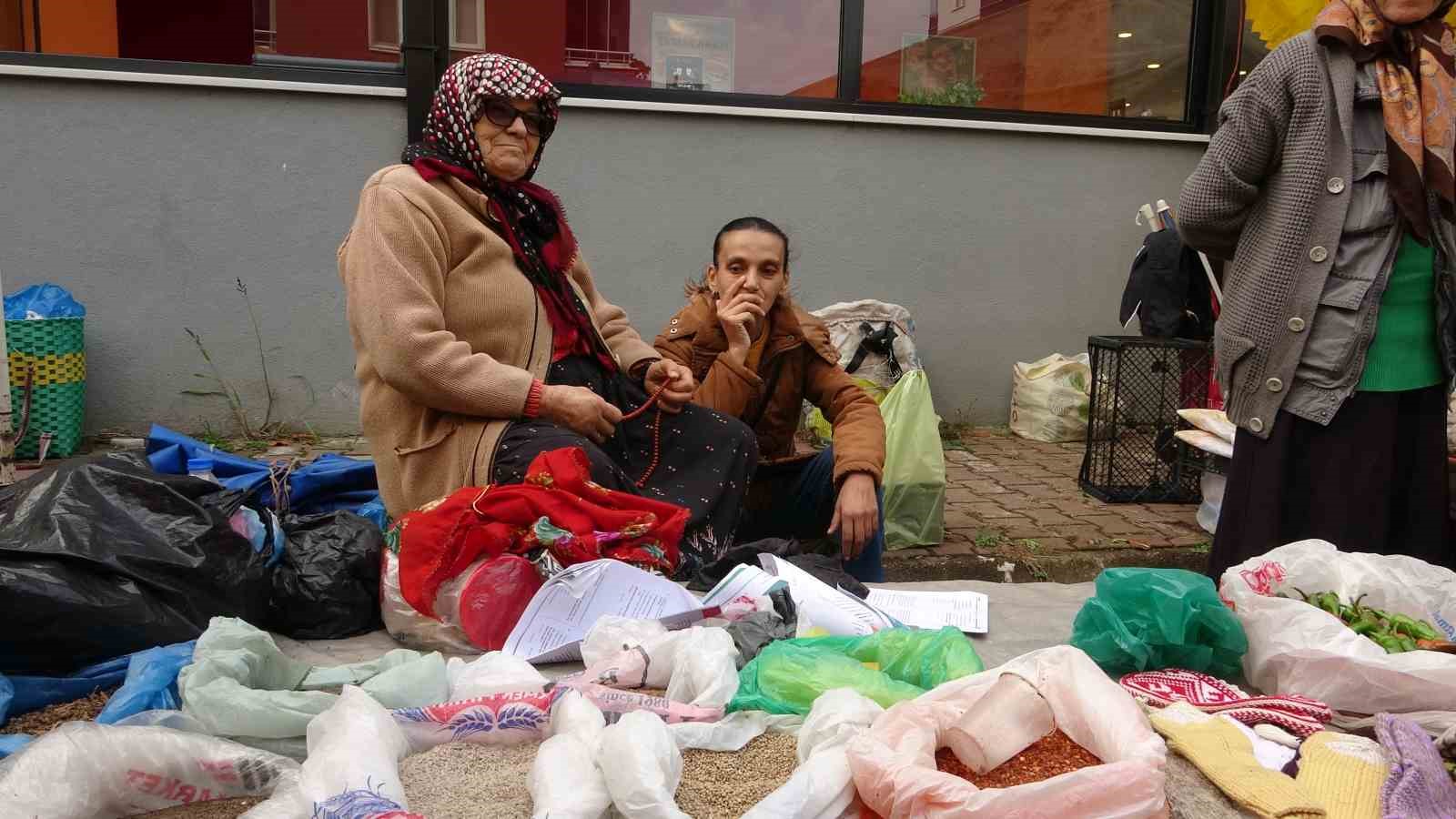 Giresunlu kadınlar yetişdirdikleri ürünleri pazarda satarak aile ekonomilerine katkı sağlıyor
