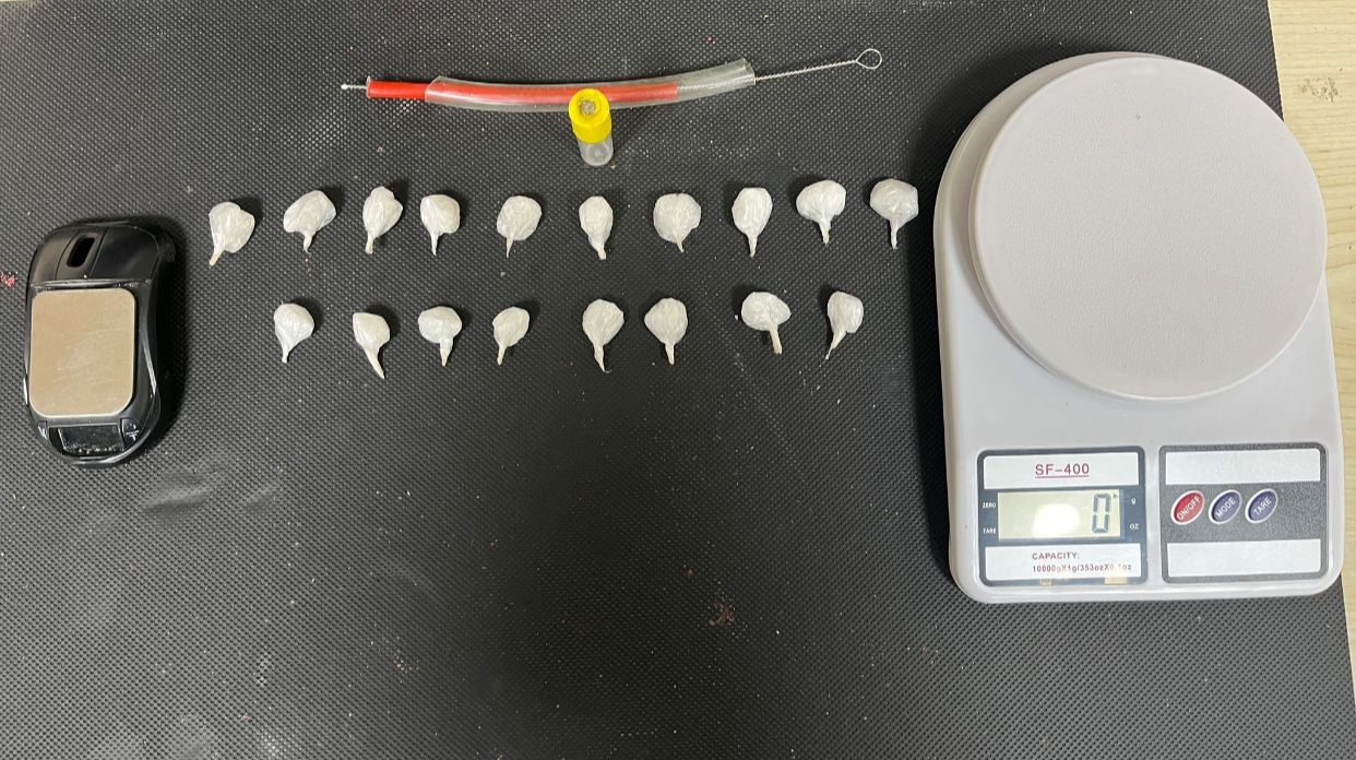 Otomobiliyle uyuşturucu kuryeliği yaparken yakalandı
