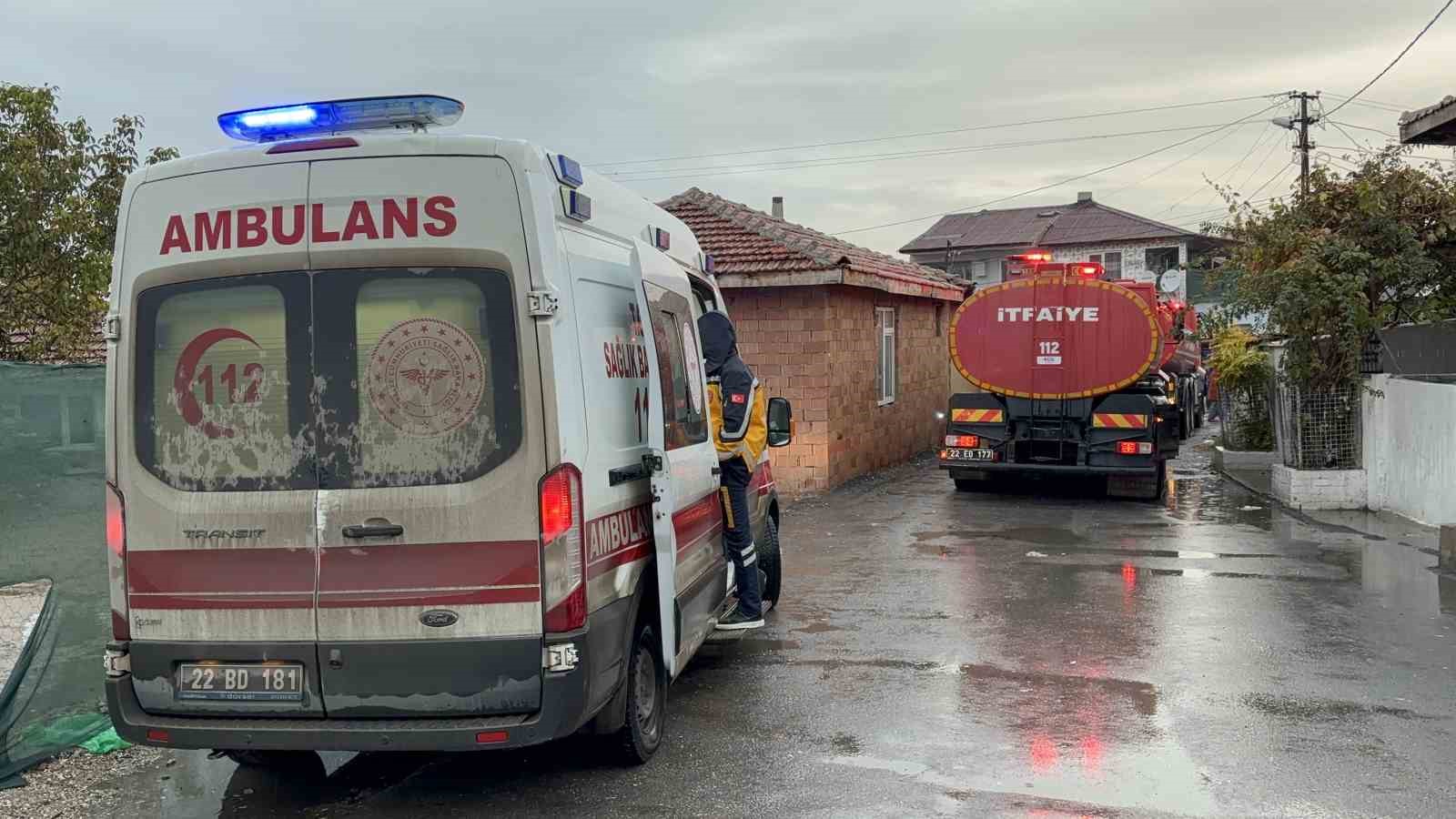 Edirne’de gecekondu alevlere teslim oldu: 1 kişi dumandan etkilendi
