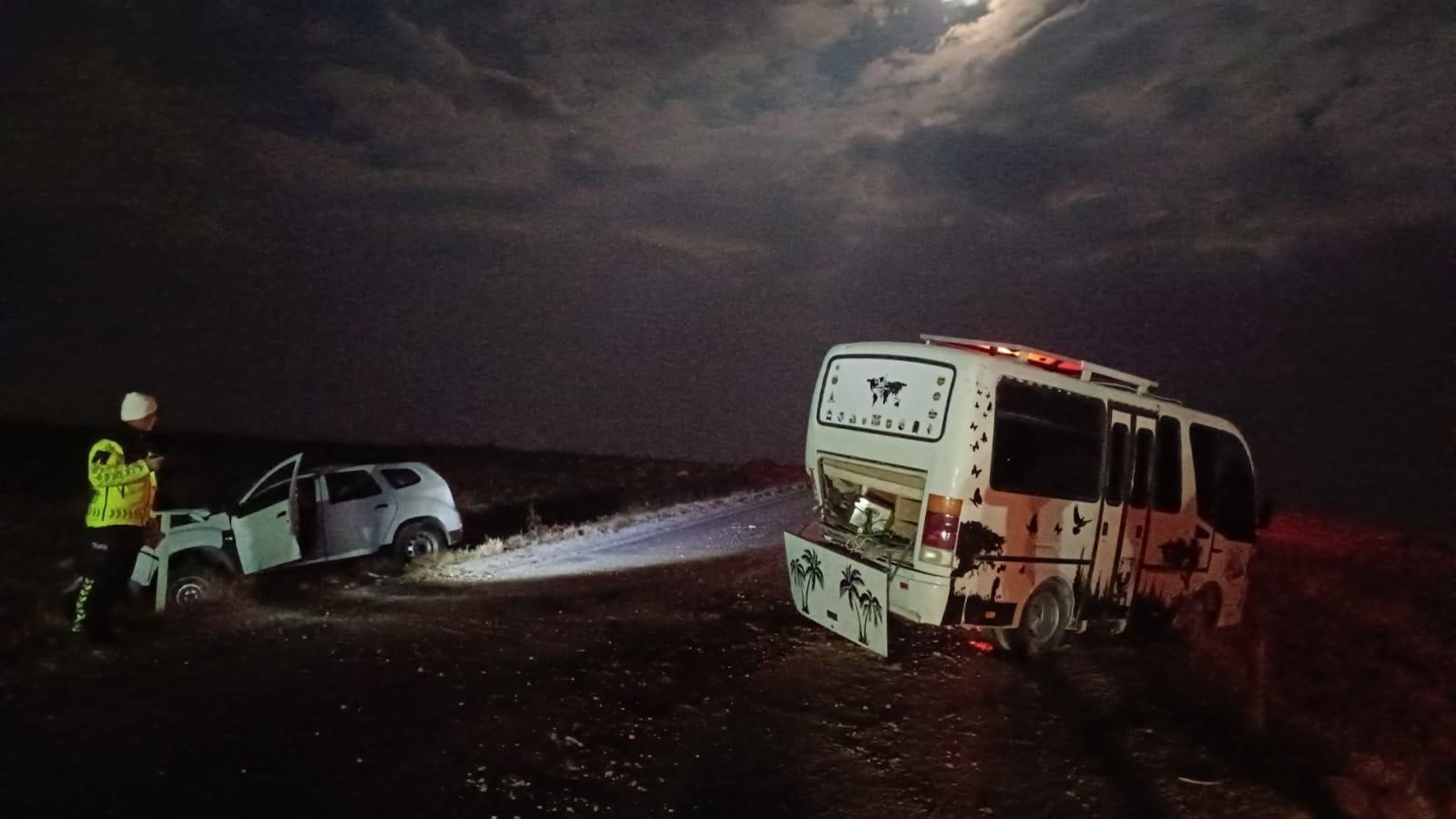 2 otomobilin çarpıştığı kazada sürücüler yaralandı