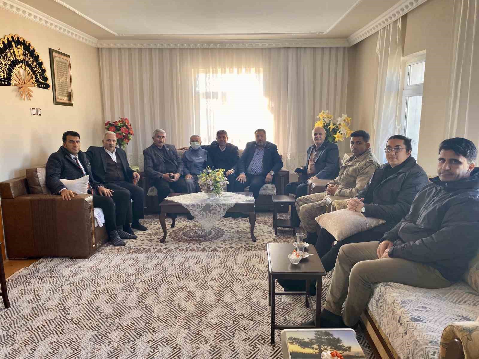 Hamur Kaymakamı Mahir, k&ouml;y ziyaretlerinde vatandaşlarla buluştu
